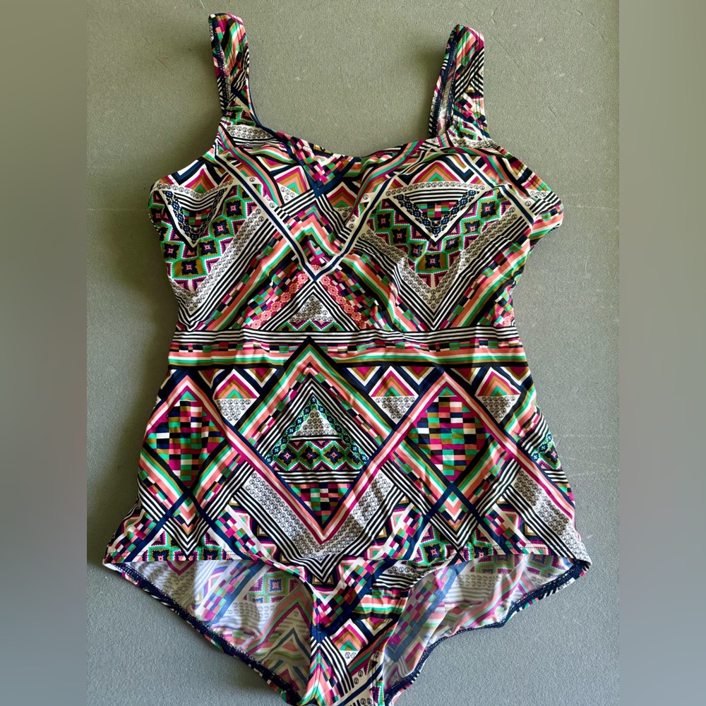 Dipping’ Daisy’s one piece geometric XL swimsuit NWOT